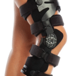 Farklı beden seçenekleri ile sunulan, aktif yaşam tarzını destekleyen, sağ ve sol bacak uyumlu siyah fonksiyonel diz breysi.